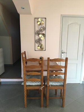 Dining - quiet studio with 20m2 terrace (Vidauban)