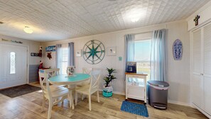 Dining - Patty's Paradise: 2  BR, 1  BA House in Crystal Beach, Sleeps 4 (Bolivar Peninsula)