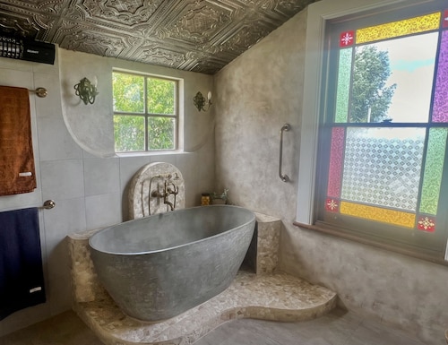 "The Little Tuscan Villa" - right in the heart of Stanthorpe!
