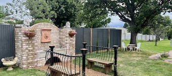 "The Little Tuscan Villa" - right in the heart of Stanthorpe!