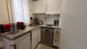 Fridge, microwave, oven, stovetop - Lovely Parisian Flat Near Place D'italie (Paris)