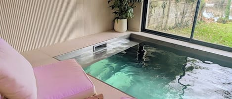 屋内プール、温水プール