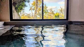 Piscine intérieure, piscine chauffée