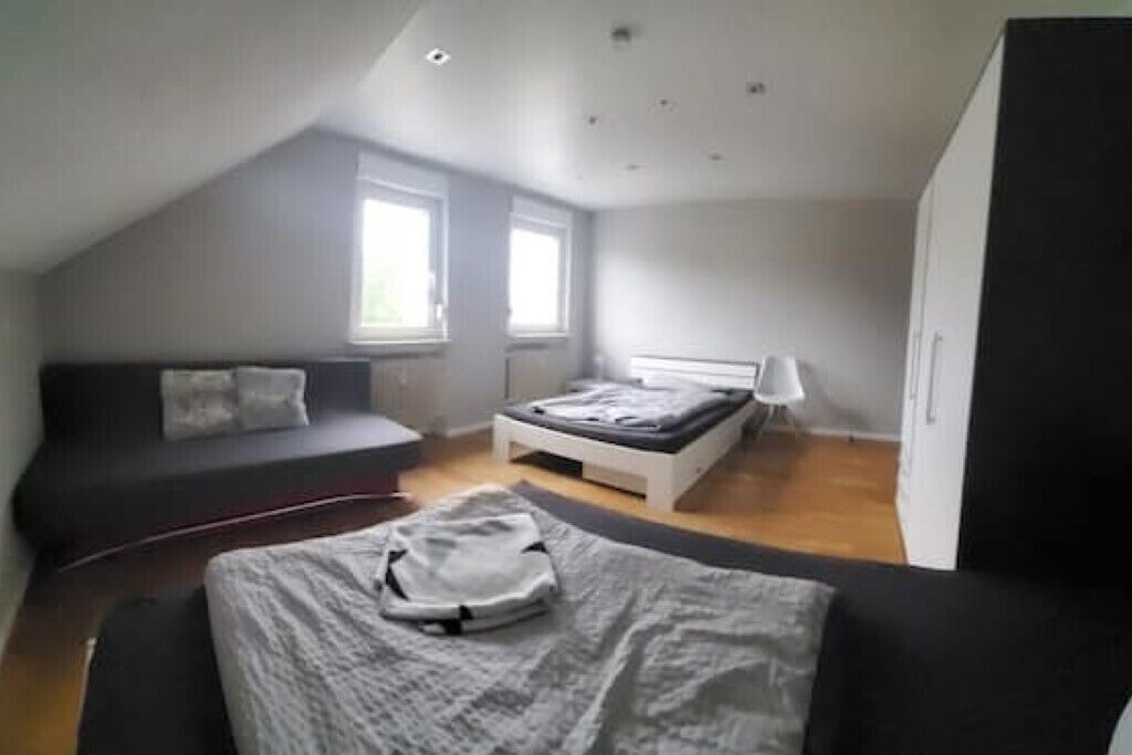 2 多间卧室、办公桌、旅行婴儿床、免费 WiFi