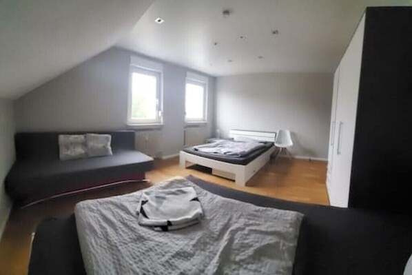 2 bedrooms, desk, travel cot, free WiFi