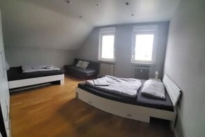 2 chambres, bureau, lit parapluie, Wi-Fi gratuit