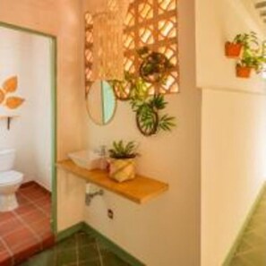 Een douche, toiletpapier