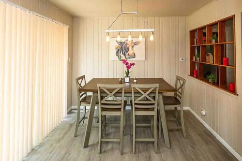 Remarkable Ranch + Hot Tub + Game Room + Fitness Room!