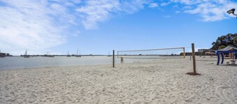 ⭐Private 4BR Home-Water Views-2 Private Balconies-Walking Distance to Downtown⭐