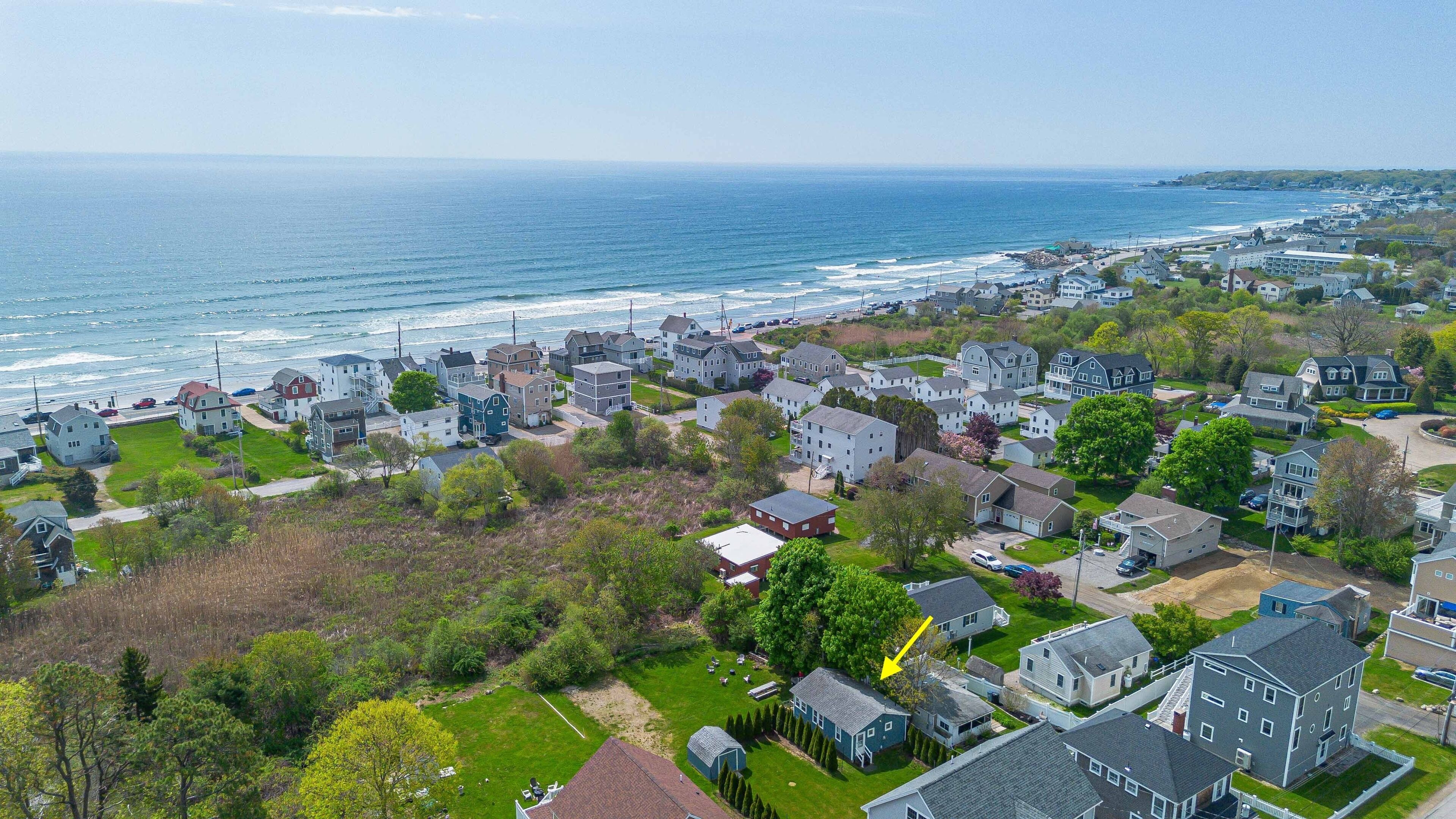 Long Sands Sunrise – The Quintessential Summer Cottage, Short Walk to Beach!
