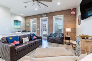 Smart TV - Fancy Flamingo- Dive into Paradise! Book Your Stay Today! (Gulf Shores)