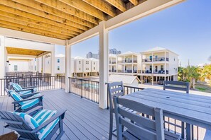 Outdoor dining - Fancy Flamingo- Dive into Paradise! Book Your Stay Today! (Gulf Shores)
