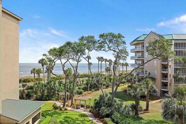 Property grounds - Oceanfront 2 bedroom villa in Palmetto Dunes with Community Pool (Hilton Head Island)