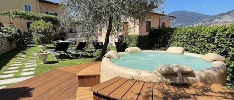 Bain à remous extérieur