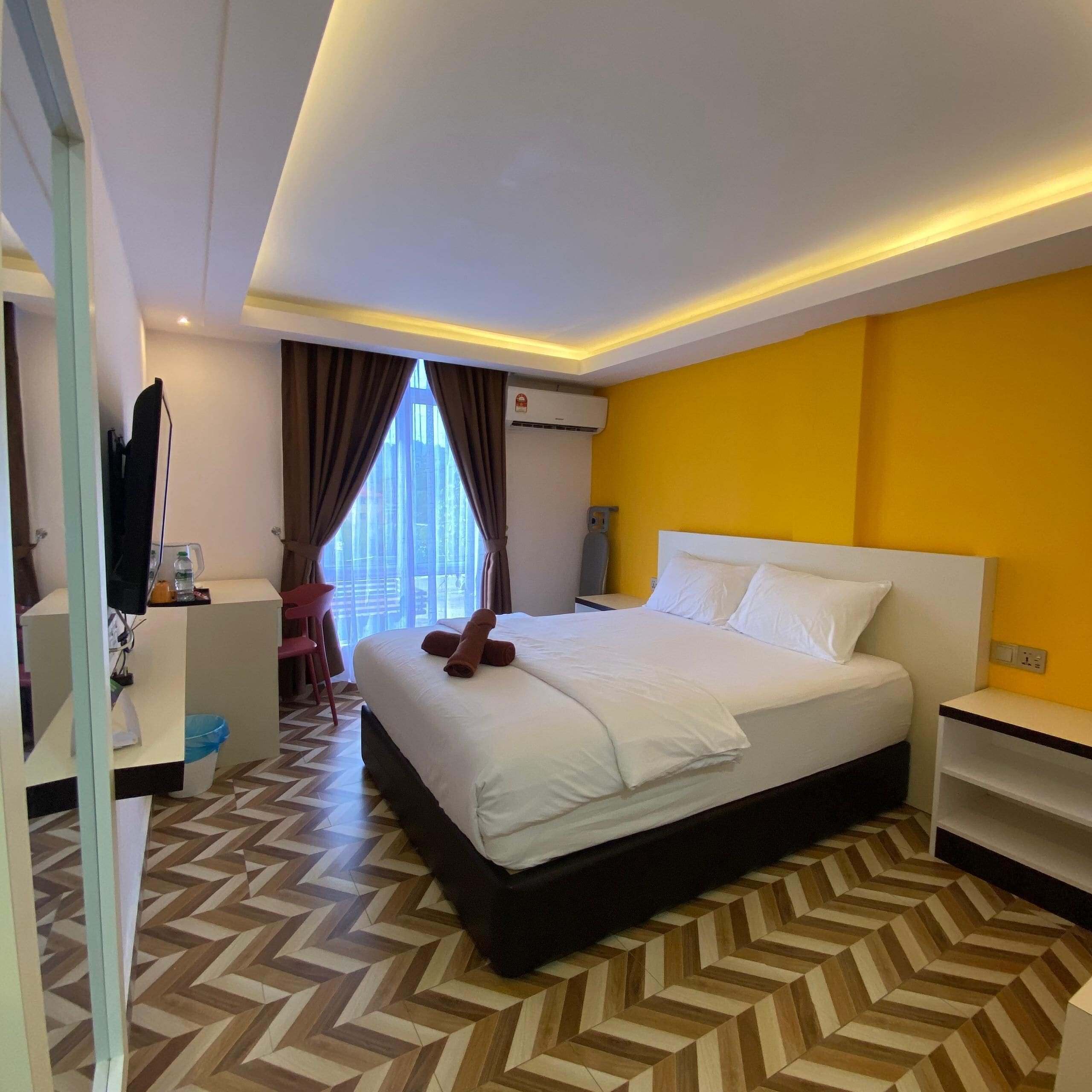 Room, 1 Queen Bed, Non Smoking | 1 bedroom, free WiFi, bed sheets