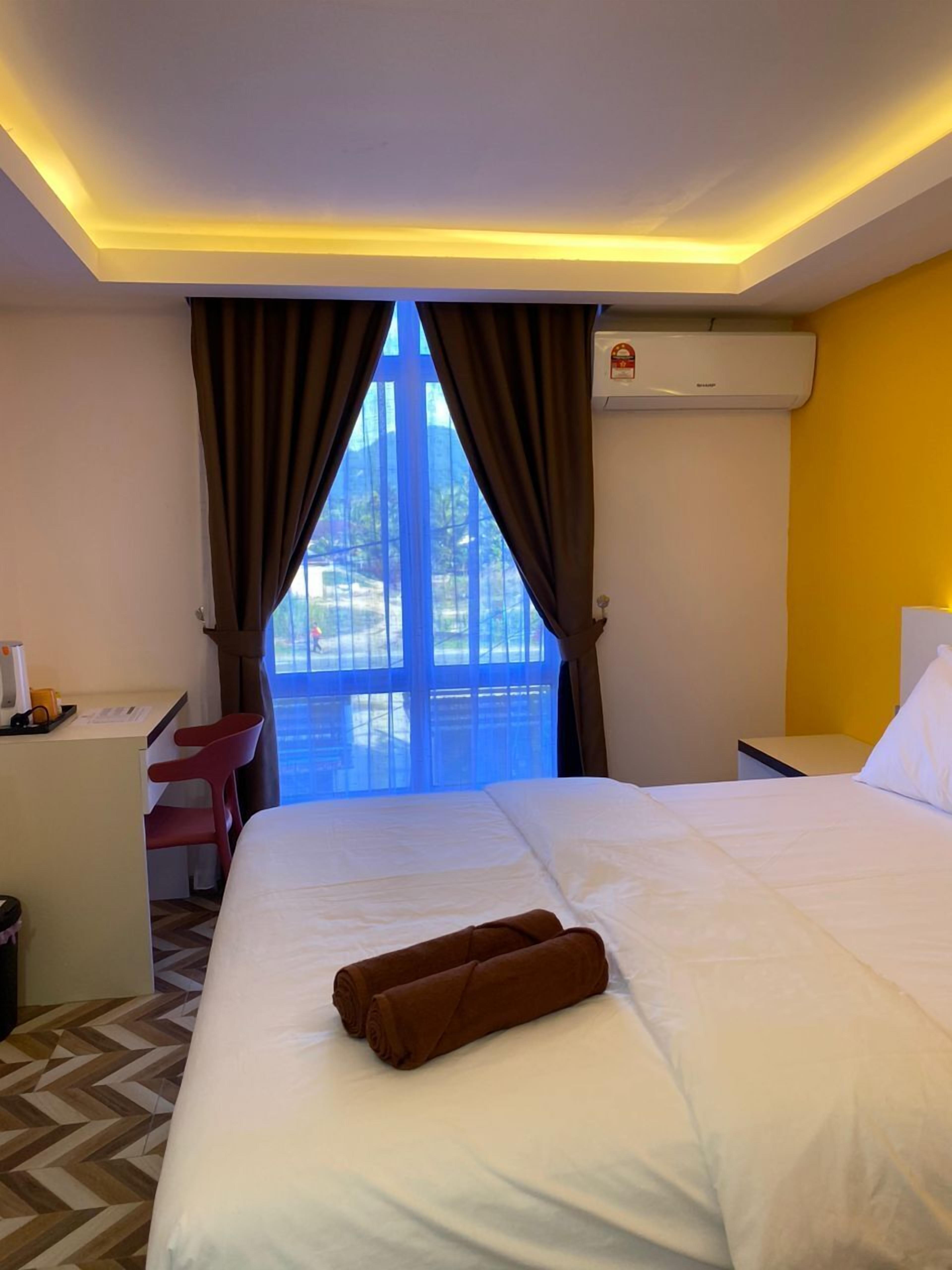 Room, 1 Queen Bed, Non Smoking | 1 bedroom, free WiFi, bed sheets