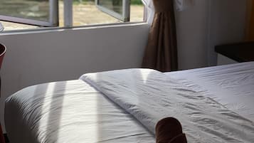 Room, 1 Katil Ratu (Queen), Non Smoking | 1 bilik tidur, Wi-fi percuma, cadar katil