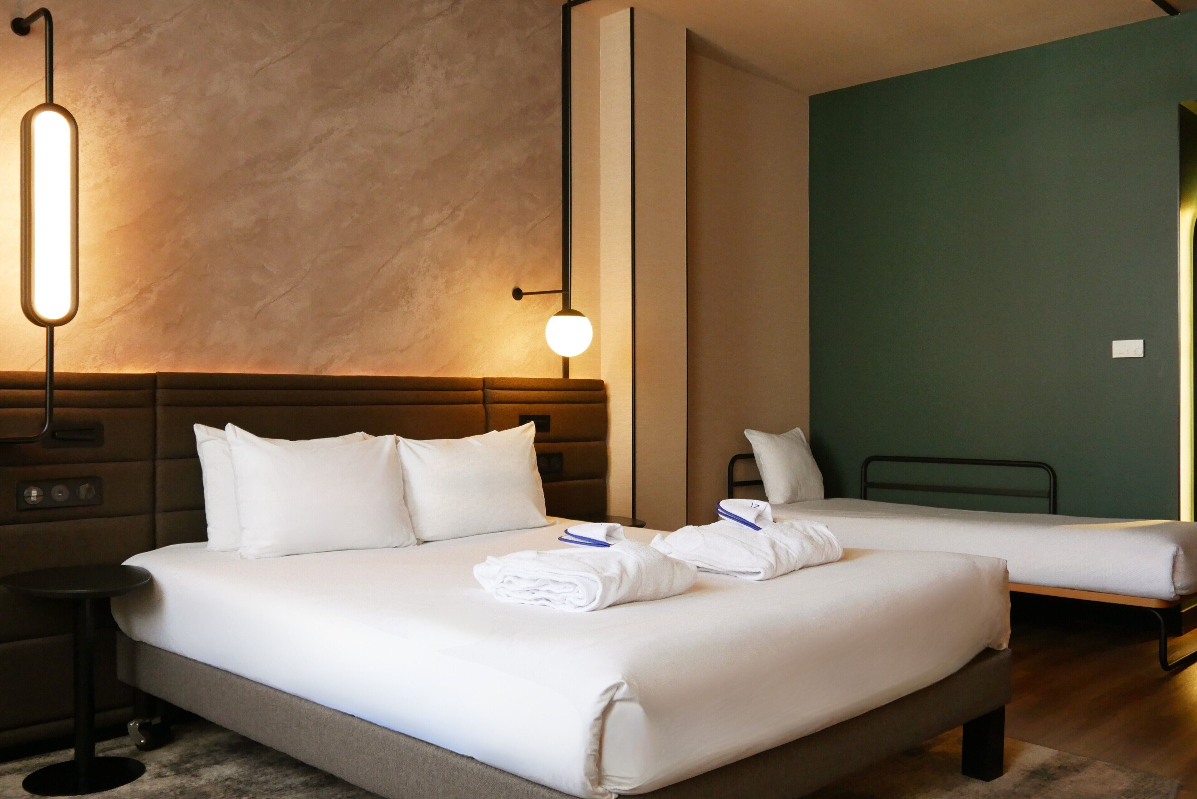 Executive Triple Room, 1 Queen Bed with Sofa bed