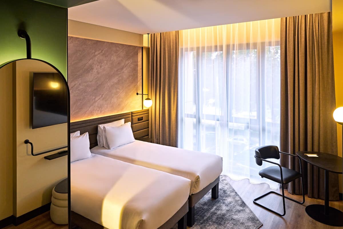 Classic Room, 2 Single Beds, River View