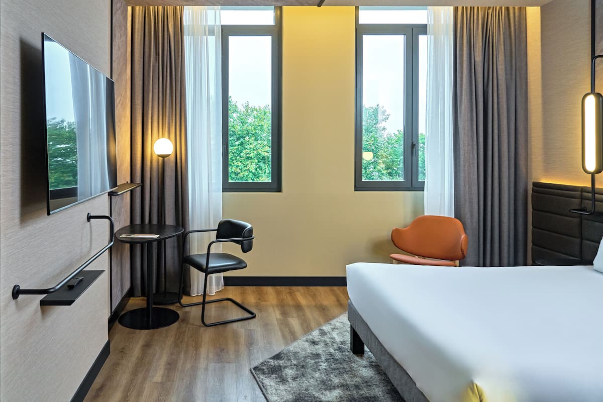 Klassieke kamer, 1 tweepersoonsbed, uitzicht op rivier | Luxe beddengoed, bedden met traagschuimmatras, een minibar