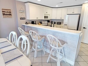 Micro-ondas, cafeteira/chaleira