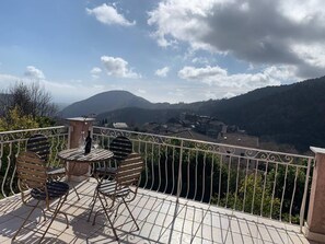 Outdoor dining - Maison Avec Grande Terrasse, VUE Magnifique Mer, Montagne, Chambre Parentale (PIETRA DI VERDE)