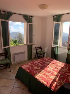 3 bedrooms, iron/ironing board, WiFi, bed sheets - Maison Avec Grande Terrasse, VUE Magnifique Mer, Montagne, Chambre Parentale (PIETRA DI VERDE)
