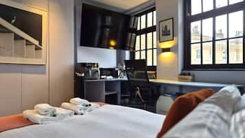 1 bedroom, desk, iron/ironing board, free WiFi