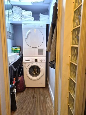 Uklassifisert bilde, 4 av 16, knapp