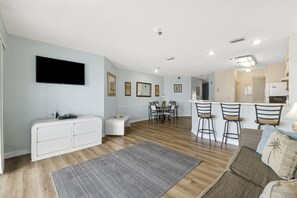 TV - Shopping, Distance, Public Beach Access, Night Life! (Panama City Beach)