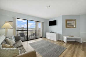 TV - Shopping, Distance, Public Beach Access, Night Life! (Panama City Beach)