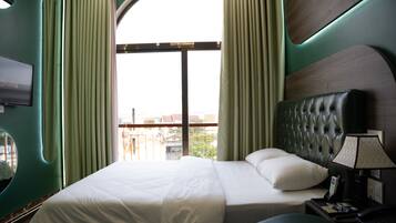 Romantic Room | 1 bedroom, individually furnished, desk, soundproofing