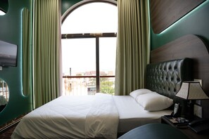 Romantic Room | Individually furnished, desk, soundproofing, free WiFi - Tuyet Suong Hotel (Quang Ngai)