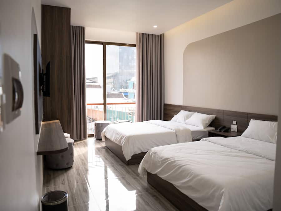 Ameublement personnalisé, bureau, chambres insonorisées, Wi-Fi gratuit