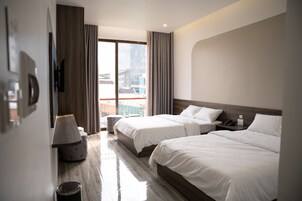 家庭双人房, 2 张双人床 | 特色家居、办公桌、隔音、免费 WiFi