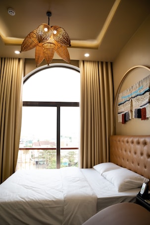 Romantic Room | 1 bedroom, individually furnished, desk, soundproofing