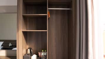 1 habitación, muebles diferentes, escritorio y insonorización