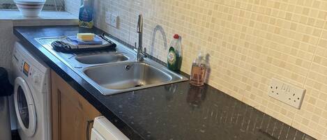 Cottage | Cuisine privée | Réfrigérateur, micro-ondes, four, plaque de cuisson