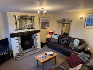 Cottage | Living area | TV - Superbly Appointed 3 Bedrooms and 3 Bathrooms (Bakewell)
