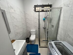 Bathroom - Appartement Confortable de 3 Chambres Avec Piscine (Flic en Flac)