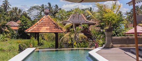 Piscine extérieure