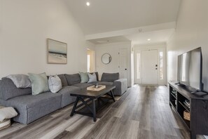 Smart TV - Fountain Inn Oasis | 3 Bed, 2 Bath (Fountain Inn)