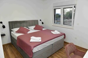 4 bedrooms, iron/ironing board, WiFi, bed sheets - Luxury villa Neptune near Imotski, private pool (Donji Vinjani)