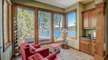 Smart TV, fireplace, video games, DVD player