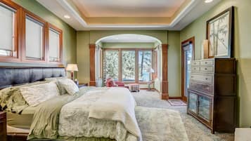 7 Schlafzimmer, Schreibtisch, Bügeleisen/Bügelbrett, Reisekinderbett