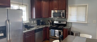 Delightful 4-Bed Whole House with Easy Parking