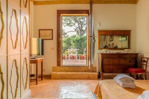 4 chambres, fer et planche à repasser, draps fournis