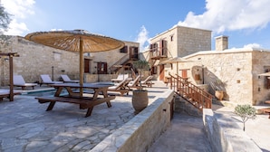 Exterior - Stone Court Boutique Studios (Giolou)
