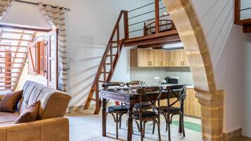 Executive Room | 1 bedroom, soundproofing, free WiFi, bed sheets