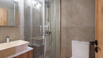 Standard Studio | Bathroom | Shower, hair dryer, towels, shampoo